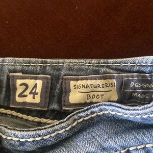 Miss Me signature rise boot cut size 24. Very nice.  No stains or tears.